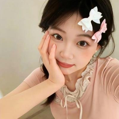 坐推土机的少女